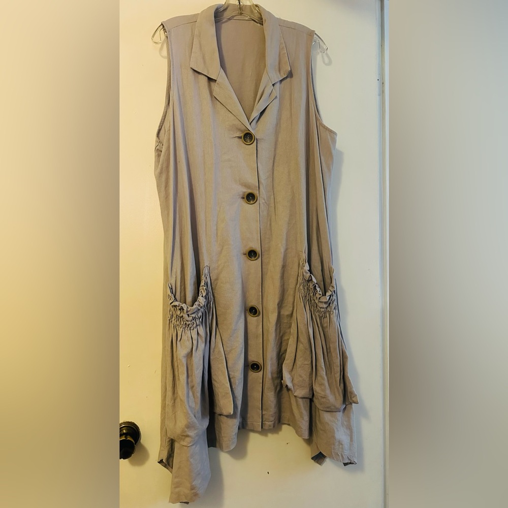 Women's Beige Sleeveless Button-Down Top